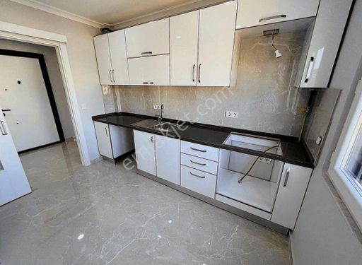 Erenköy De Sıfır 3+1 130m2 Kombili Ebeveyn Banyolu Cadde Üzerinde Özeldaire