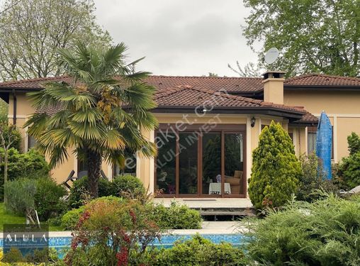 Kartepe Maşukiye'de 1.413 M2 Arsa İçerisinde Satılık Villa.