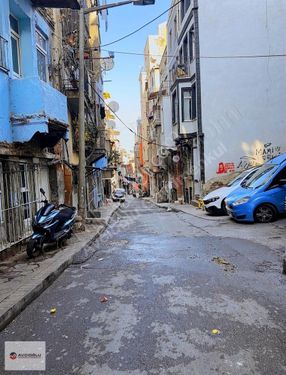 Taksim Kalyoncukullugu Akkiraz Sokak 61m2 Satılık Bina