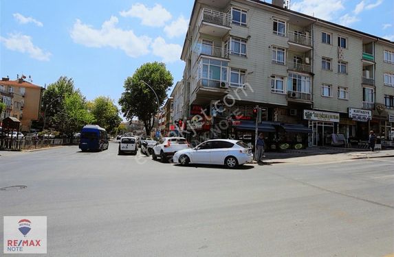 Tıp Fakültesi Caddesi Satılık Köşe Dükkan