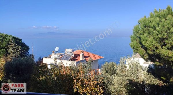 İzmir Şakran'da Deniz Manzaralı Satılık Yazlık