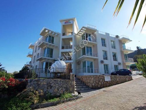 Girne Alsancak'ta Camelot Plajına Yürüme Mesafesinde Satılık 1+1 Daire !!!