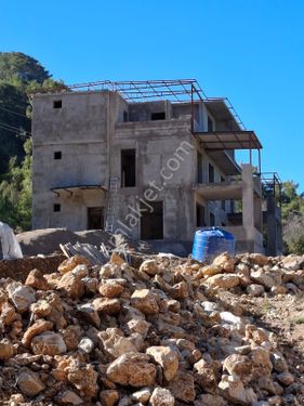 Konyaaltı Hisarçandır'da 1725m2 Arsa İçinde 2 Adet Kaba İnşaatı Bitmiş Satılık İkiz Villa