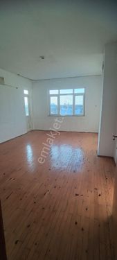 Karacaoğlan Caddesi Üzeri Katta Kiralık 3+1 Daire**polat Emlak