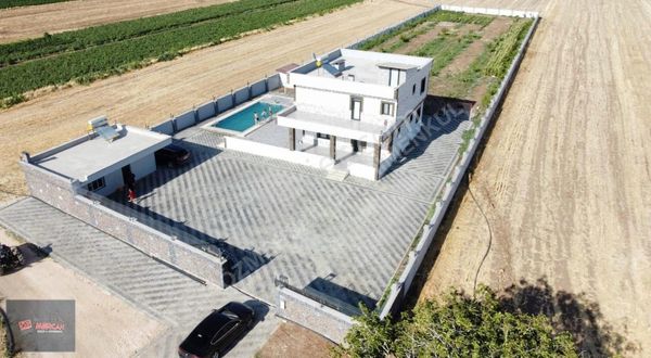 Burç Çimenli'de Satılık Tek Tapu Ultra Lüks "4.200 M2" Villa