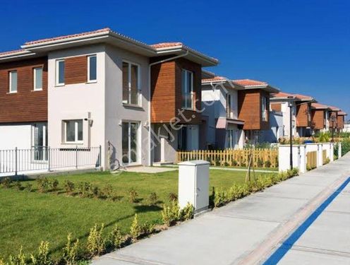 Asmalı Sokaklar Bahçesehır De Buyuk Bahcelı Satılık 4+1 Vılla