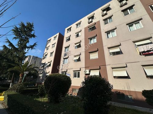 Ataköy Merkez 'de İçi Yenilenmiş 2+1 Kiralık Daire