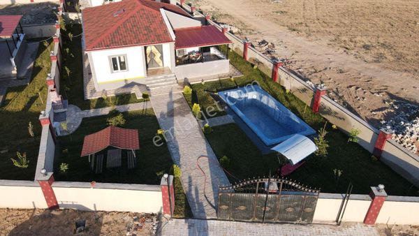 İnvest Yapıdan Kemerhisarda Havuzlu Luks Villa