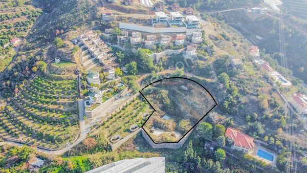 Alanya Yeşilöz'de Full Manzaralı 2710m2 Ruhsatı Alınmış Villa Arsası