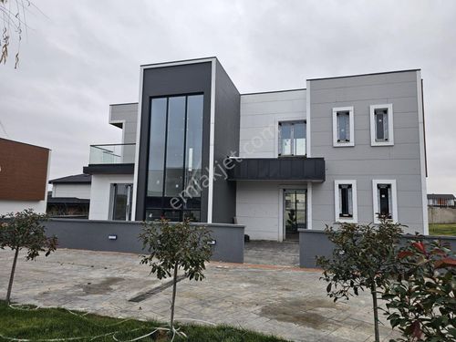 Gölbaşı Karşıyaka Özel Site İçinde 6+1 Satılık Villa