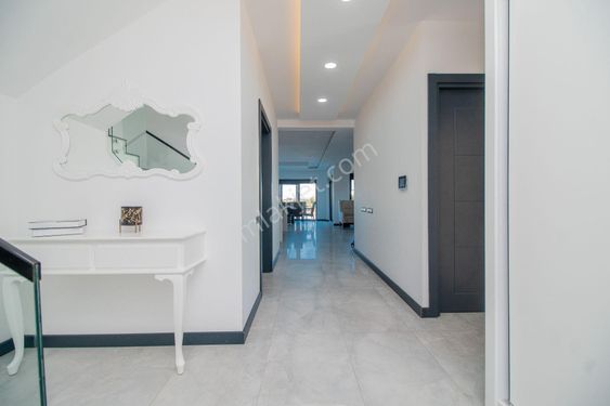 Döşemealtı- Altınkale'de Satılık Modern 5+1 Villa