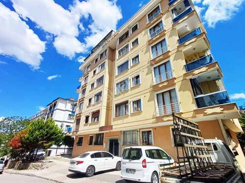 Mertcan Dan Vatansever Cad Üzerinde Arakat 3+1 Balkonlu Kiralık