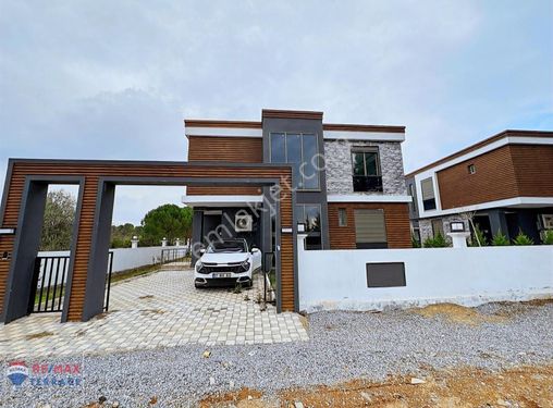 Palm City'e Komşu Site İçi Havuzlu 4+1 Satılık Villa