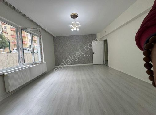 Ascelik"den"cadde Üzerinde 1 Kat Bağımsız Salon Masrafsız 135 M2