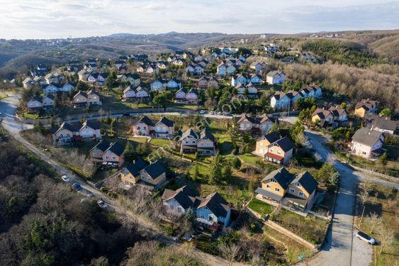 İlimtepe Atakent Sitesinde Satılık Eşyalı Çatı Piyesli Villa