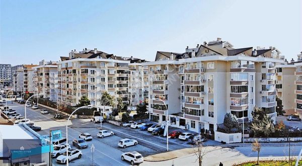 Magna Centerdan Gölpark Evlerinde 3+1 Arakat 200m2 Satılık Daire