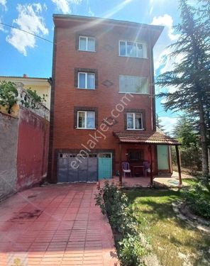 Batıkent Mahallesi Yeşilköy De Satılık 4 Katlı Villa