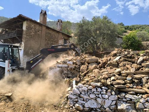 Aydın Nazilli Yöntem Emlaktan Bozdoğan Pınarlı Mah.de Tadilat İsteyen Taş Ev Bulunan Satılık Arsa