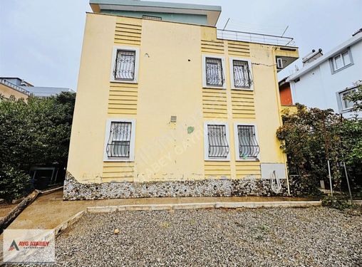 Atabey'den Bahçeşehirde İsabet Okulu Civarı 4+1+teraslı Triplex