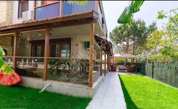 Huzur Sitesi İçerisinde Köşe Konumlu Satılık Yazlık