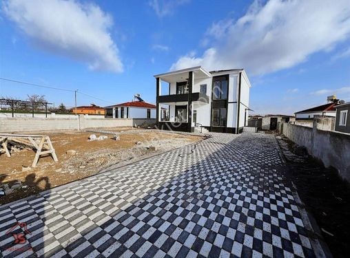 Ysf Emlak'tan Niğde Bor Kemerhisar Mevki 190 M2 4+1 Villa