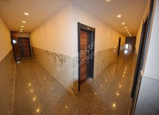 Ana Caddeye Cephesi Bulunan Kiralık 1+1 Lux Ofis