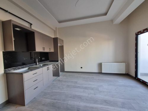 Karınca'dan Merkez Mh Yıllık Ödeme Merkezi Lokasyon Kiralık 1+1