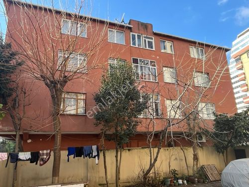 Acıbadem Üniversitesi Önün'de Caddeye Sıfır Satılık Bina