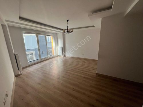 Naz Emlaktan Üsküdar Merkezde Yeni Binada Sıfır 3+1 Kiralık Daire