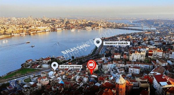 Balat'ta Teraslı Haliç Manzaralı Köşe Konumlu Müstakil Bina -boş