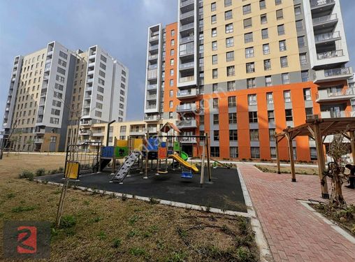 Sur Yapı'da Oturuma Hazır 2+1 86 M2 Köşe Satılık Daire