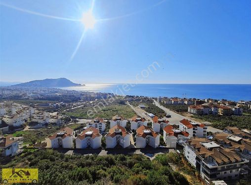 Alanya Merkezde Kleopatra Plajı Üstünde Kale Ve Deniz Manzaralı