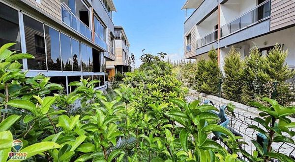 Re/max Target Ons'dan Yenişakran'da Satılık Tripleks Villa