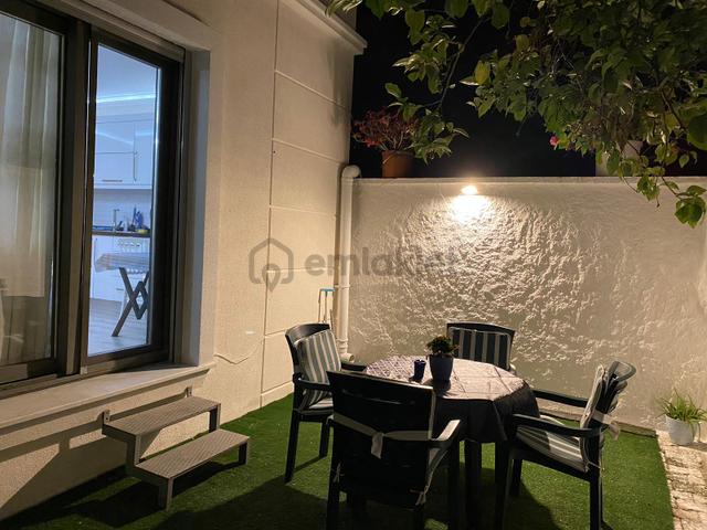 Çeşme Merkez Marina Yakını Bahçe Teraslı Satılık 1+1 Lüks Daire 4