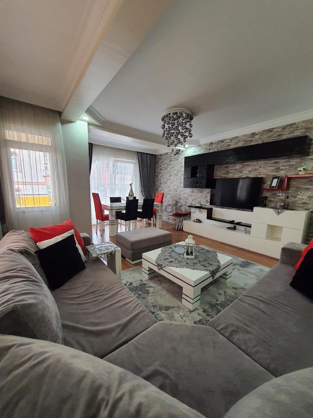 Güngören Güven Mah Nefin Karşısında 13 Yıllık 5+1 230m2 Dubleks 3