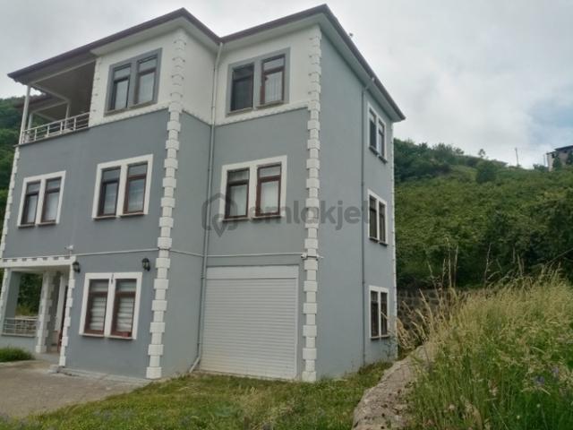 Şahinoğlu Emlaktan, Trabzon Derecik' Te, 1 Daire Fiyatına, 4,5 Dekar Fındıklık Ve 3 Katlı Villası. 4