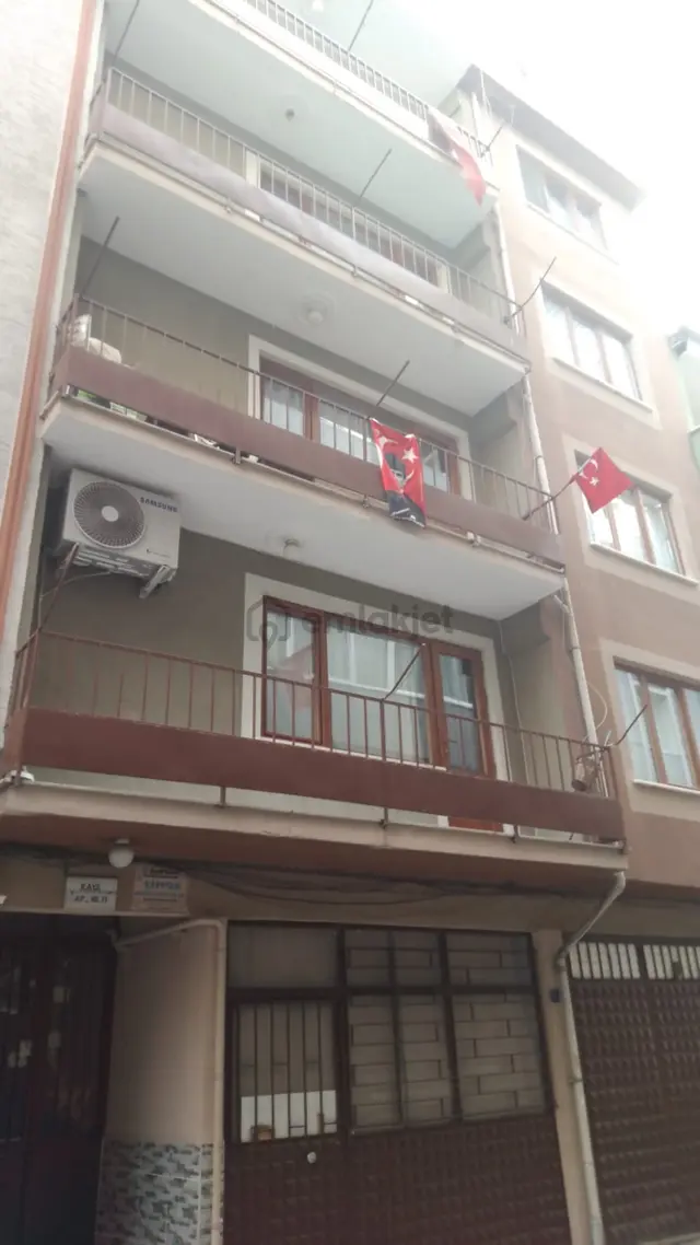 Gemlik Dr.ziya Kaya Mah. Komple Satılık Bina 4 Katlı Depolu Daireler 2+1 100m2. 2