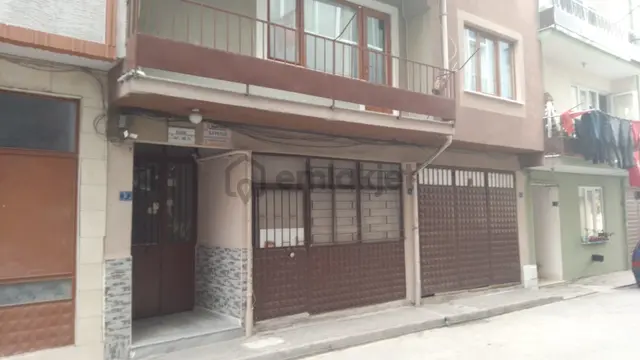Gemlik Dr.ziya Kaya Mah. Komple Satılık Bina 4 Katlı Depolu Daireler 2+1 100m2. 1