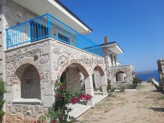 Ayvalık Cunda Adasın'da Deniz Manzaralı Sıfır Lüks Dubleks Taş Villa 2