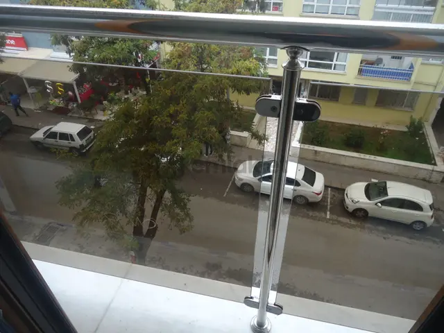 Bahcelievlerde Caddede Asansörlü Kapalı Garajlı Dublex Daire 2
