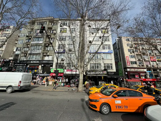 Turyap' Tan Aksaray Yusuf Paşa Tramvayı Karşısında Asansörlü Ara Kat 2+1 Ofis 1