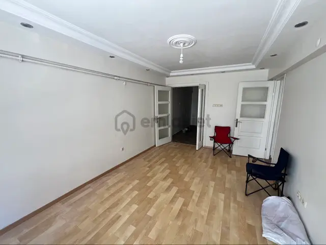 Naz Emlaktan Nuhkuyusu Caddesi Üzerinde 2+1 Satılık Daire