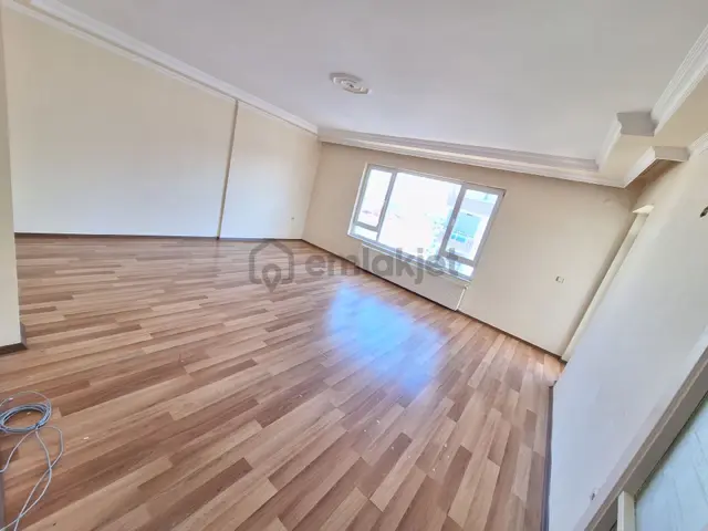 Konyaaltı Uncalı Mahallesinde Havuzlu Güvenlikli Site İçinde Doğalgaz Kombili Kiralık 5+1 Dubleks 5