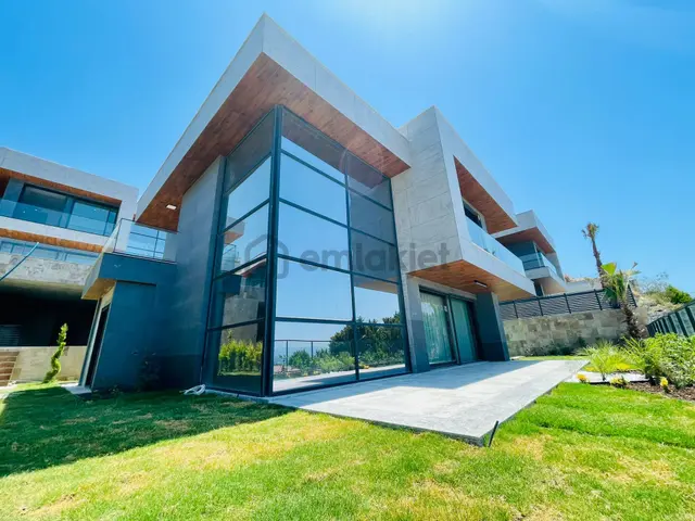 Full Manzara-sahıle Yakın-özel Havuz/otopark-hamam-sauna--akıllıev-500m2 Bahçe-tamamı Mustakıl 3