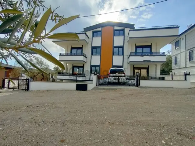 Altınoluk Kazdağı Eteklerinde Müstakil Garajlı Bahçeli Açık Otoparklı 4+1 Sıfır Lüx Triblex Villa 1