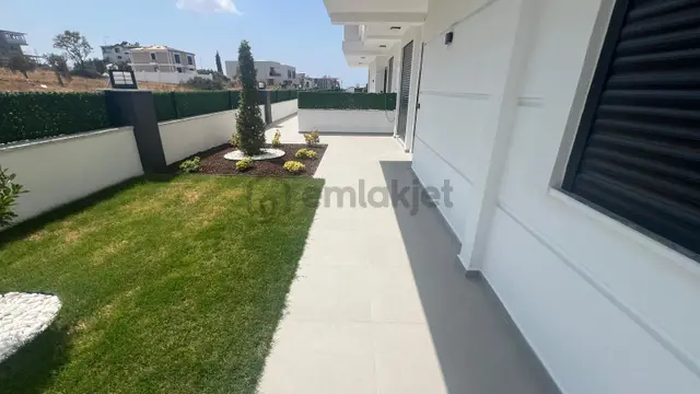 Didim Hisar Mahallesinde Satılık 3+1 Ayrı Mutfaklı Bahçeli Villa 4