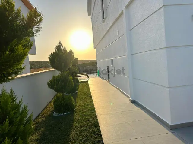 Didim Efeler Mahallesi Tam Müstakil Havuzlu Otoparklı Lüks Villa 3