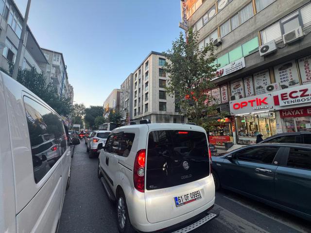 Yenibosna Yıldırım Beyazıt Caddesinde Kiralık Dükkan İşyeri Ofis Depo İş Hanında 4