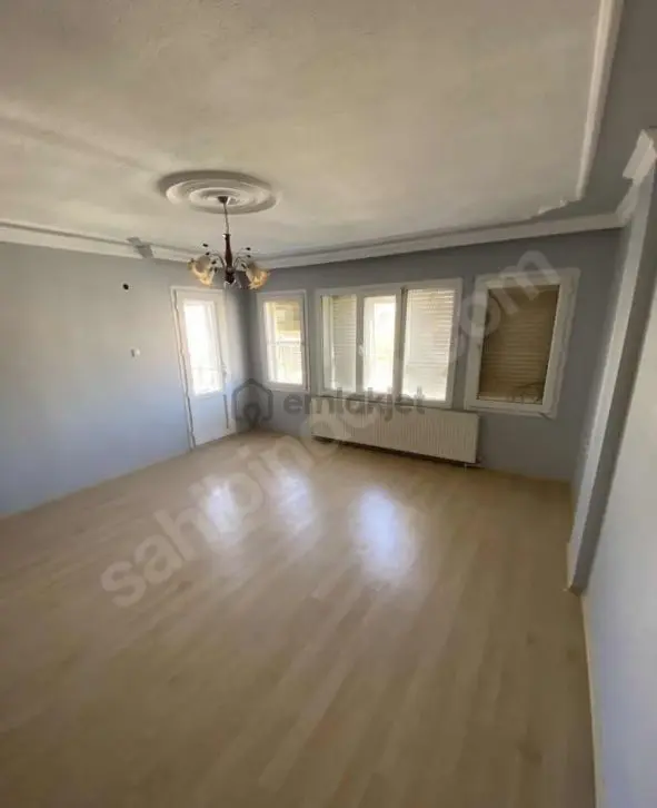 Fatih Mah İzmir Soma Yolu Üzerinde Ful Tadilatlı Kapalı Mutfak 3+1 Ara Kat Geniş Kiralık Daire 3