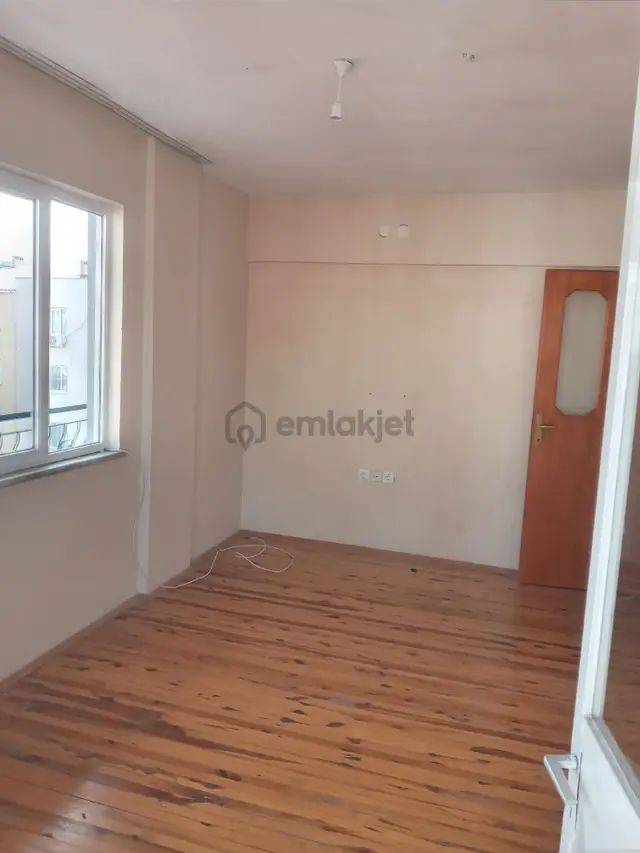 Aysu Konut Emlaktan Kiralık Sobalı 2+1 Hürriyet Mahallesi En Üst Kat Daire 3